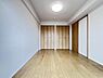 室内：6帖の洋室はゲストルームとしてもお使いいただけますね。