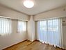 室内：6.9帖の洋室はゲストルームとしてもお使いいただけますね。