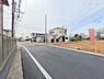 外観：前面道路を含めた現地写真です。
