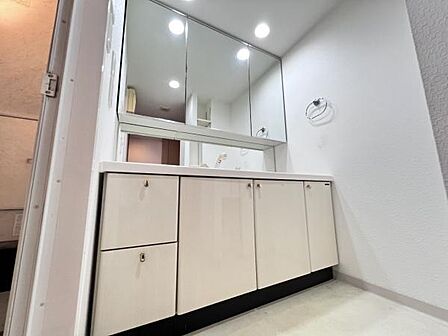 不在時にも荷物を受け取れる宅配ボックス。