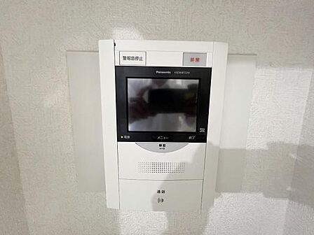訪問者を確認できるTVモニター付きインターフォンです。