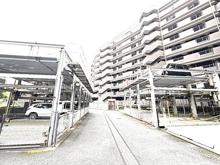 駐車場ももちろん完備しておりますのでお車所有の方にも心強いです。
