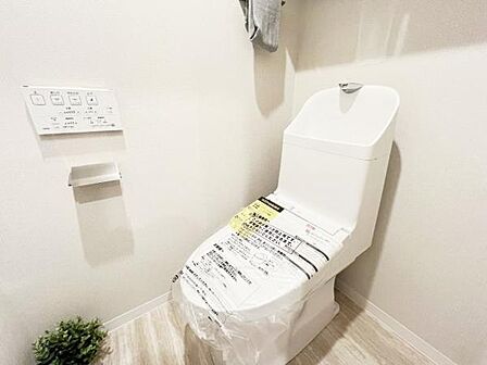 快適に使用できる温水洗浄便座付きトイレです。
