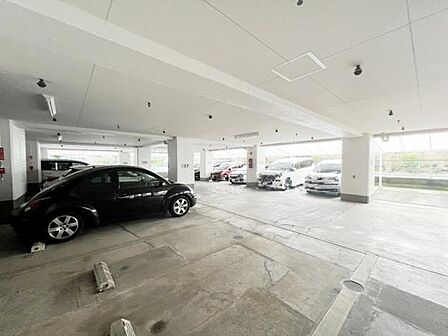 敷地内の駐車場です。
