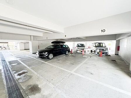敷地内の駐車場です。