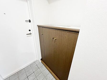 玄関には大容量のシューズボックス付です。