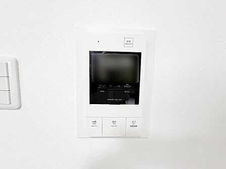 訪問者を確認できるTVモニター付きインターフォンです。
