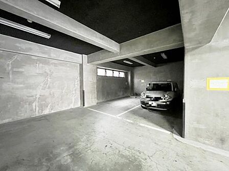駐車場ももちろん完備しておりますのでお車所有の方にも心強いです。