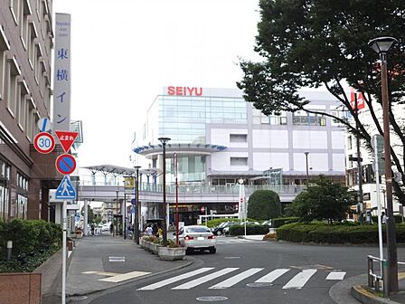 西友福生店まで約360m(徒歩5分)