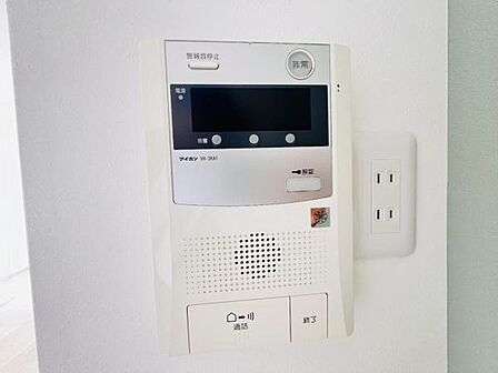 訪問者を確認できるTVモニター付きインターフォンです。