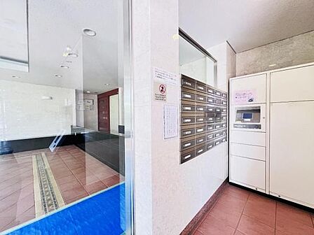 不在時にも荷物を受け取れる宅配ボックス。