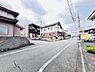 外観：前面道路を含めた現地写真です。