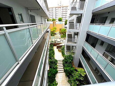 マンション内には中庭もあります。