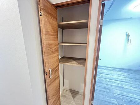 中の物を確認しやすく、取り出しやすい収納スペース。お部屋を広々とお使いいただけます。
