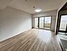 リビング/ダイニング：家族団らんの場所としてゆったりと居心地の良いリビングです。