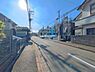 外観：前面道路を含めた現地写真です。