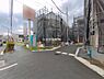 外観：前面道路を含めた現地写真です。