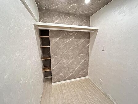 いつでもお部屋をスッキリお使い頂ける収納スペースを設置。