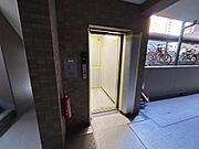 エレベーターは2基あります。