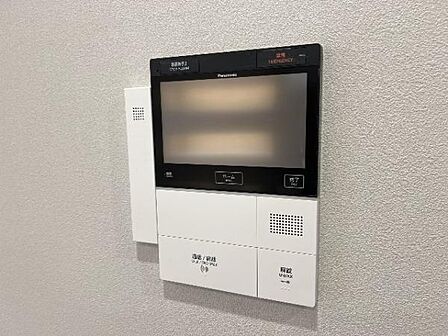 訪問者が一目で分かるTVモニタ付きインターフォンを装備した心強さも魅力なお住まいです。