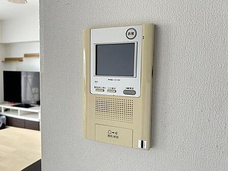 訪問者を確認できるTVモニター付きインターフォンです。
