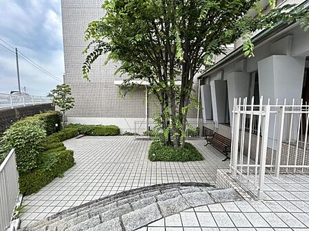 マンション内には中庭もあります。