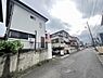外観：前面道路を含めた現地写真です。