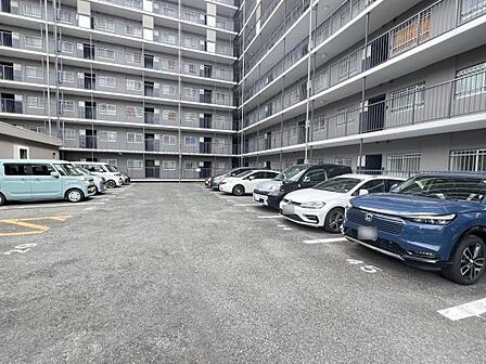 駐車場ももちろん完備しておりますのでお車所有の方にも心強いです。