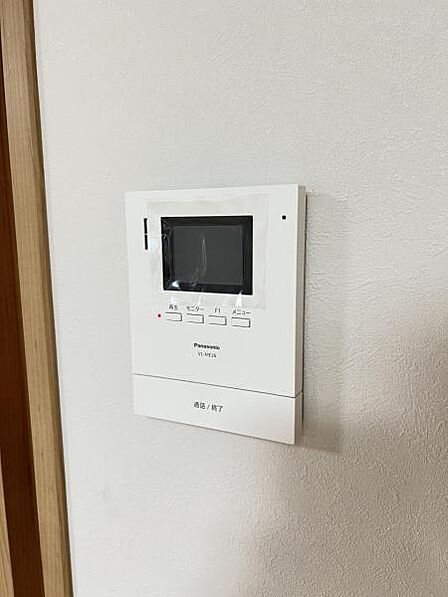 訪問者を確認できるTVモニター付きインターフォンです。