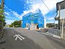 外観：前面道路を含めた現地写真です。