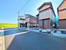 外観：前面道路を含めた現地写真です。