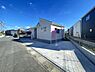 外観：前面道路を含めた現地写真です。