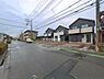 外観：前面道路を含めた現地写真です。