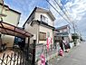 外観：前面道路を含めた現地写真です。