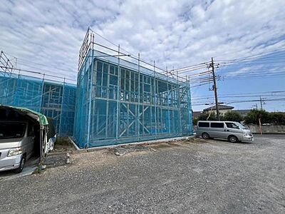 外観:現地写真です。一生懸命建築中です。完成が楽しみですね。 外観:現地写真です。一生懸命建築中です。完成が楽しみですね。