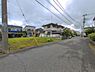外観：前面道路を含めた現地写真です。