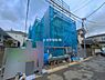 外観：前面道路を含めた現地写真です。