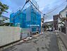 外観：前面道路を含めた現地写真です。