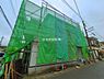 外観：前面道路を含めた現地写真です。