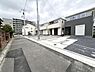 外観：前面道路を含めた現地写真です。
