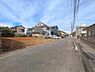 外観：前面道路を含めた現地写真です。