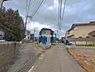 外観：前面道路を含めた現地写真です。
