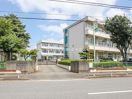 千葉市立真砂東小学校まで約570m(徒歩8分)
