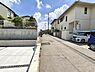 外観：前面道路を含めた現地写真です。