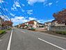 外観：前面道路を含めた現地写真です。