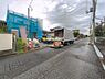 外観：前面道路を含めた現地写真です。
