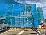 外観：前面道路を含めた現地写真です。