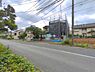 外観：前面道路を含めた現地写真です。