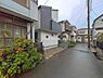 外観：前面道路を含めた現地写真です。