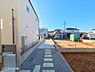 外観：前面道路を含めた現地写真です。